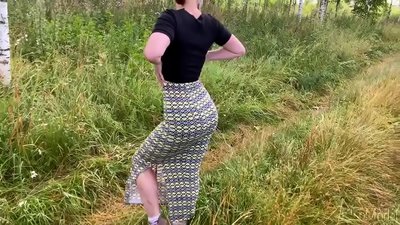 Manželka fajčí vtáka na ulici a má sex s koncom na zadku. CleoModel ruské porno